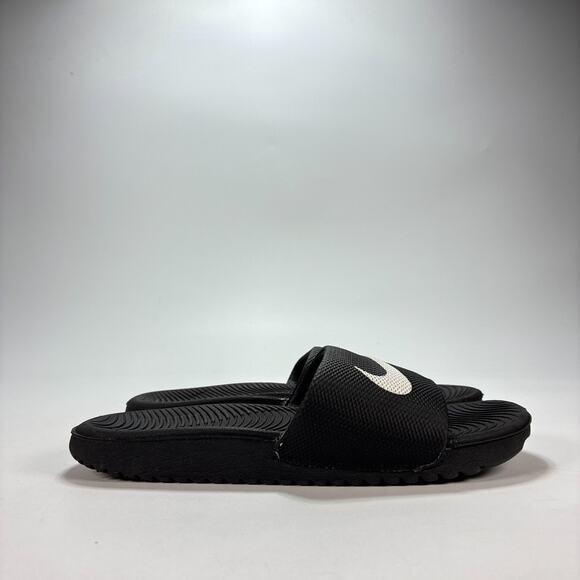 Nike Kawa Slides Black Lightweight Cushioned Slip On Comfort Sandals Youth Sz 1 - Picture 1 of 7